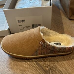 Minnetonka Tan and Multicolor Knit Slippers